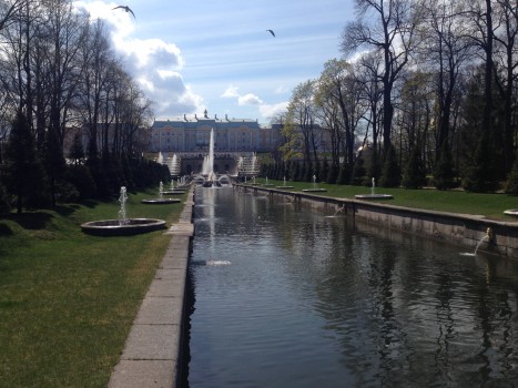 Canal Marítimo - Palácio Principal (ao fundo) - Peterhof