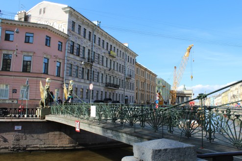Bank Most (Ponte dos bancos) - Canal Gribodoyeva